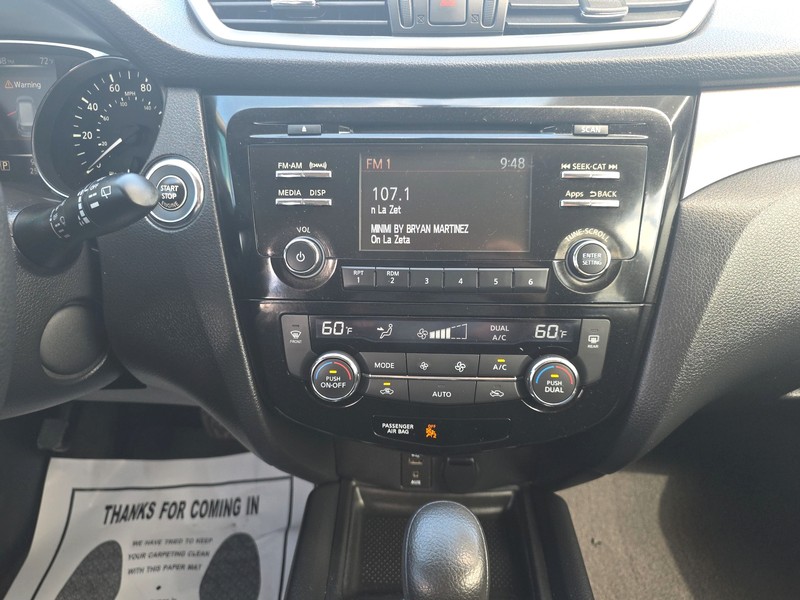 Nissan Rogue Vehicle Full-screen Gallery Image 12
