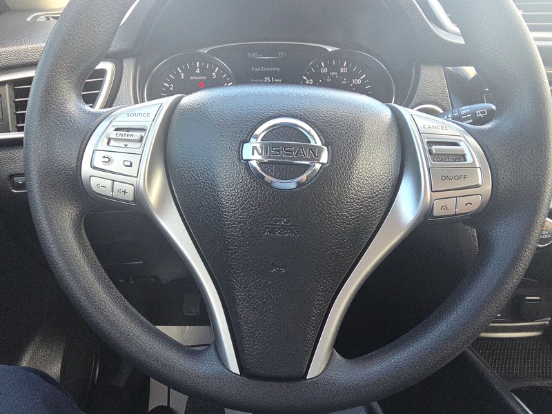 Nissan Rogue Vehicle Full-screen Gallery Image 14
