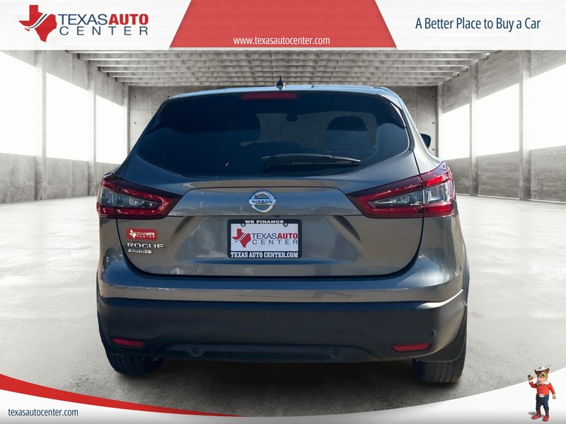 Nissan Rogue Sport Vehicle Full-screen Gallery Image 06