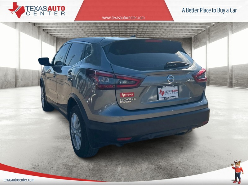 Nissan Rogue Sport Vehicle Full-screen Gallery Image 08
