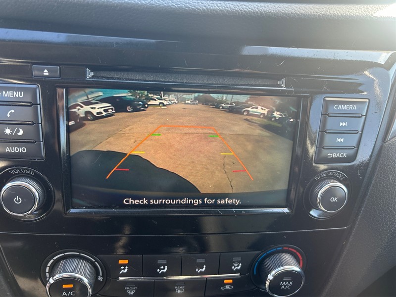 Nissan Rogue Sport Vehicle Full-screen Gallery Image 17