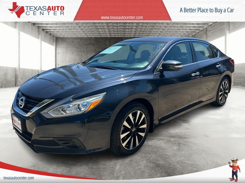 Nissan Altima Vehicle Full-screen Gallery Image 2
