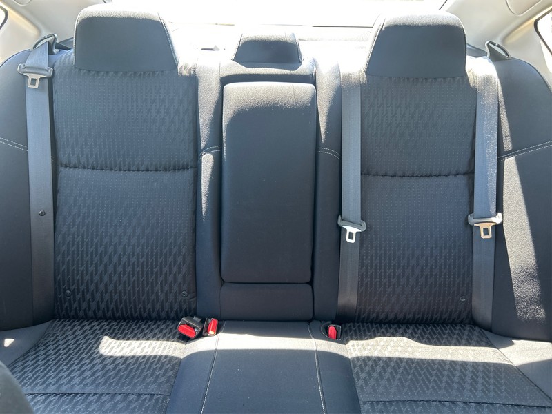 Nissan Altima Vehicle Full-screen Gallery Image 11