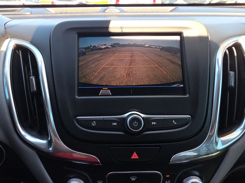 Chevrolet Equinox Vehicle Full-screen Gallery Image 17