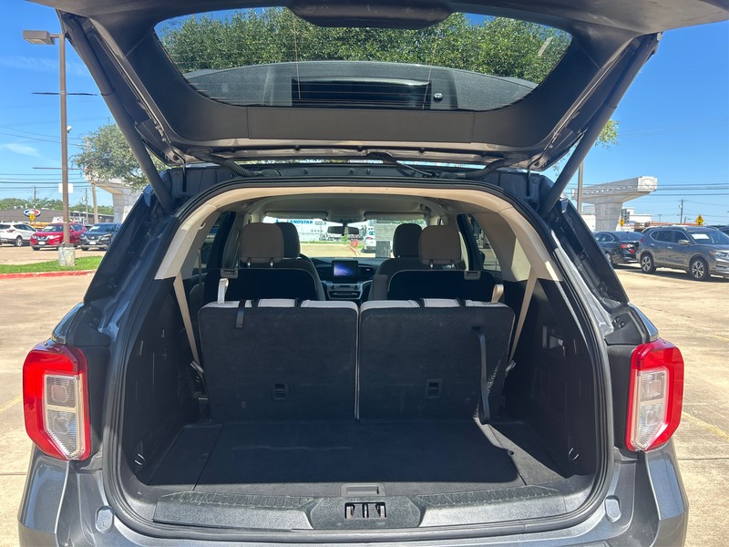 Ford Explorer Vehicle Full-screen Gallery Image 10