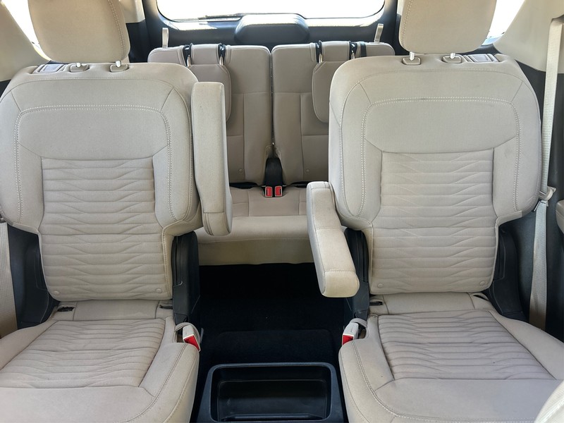 Ford Explorer Vehicle Full-screen Gallery Image 12