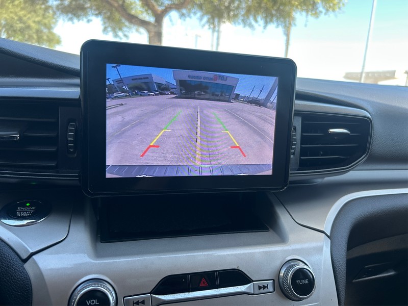 Ford Explorer Vehicle Full-screen Gallery Image 16