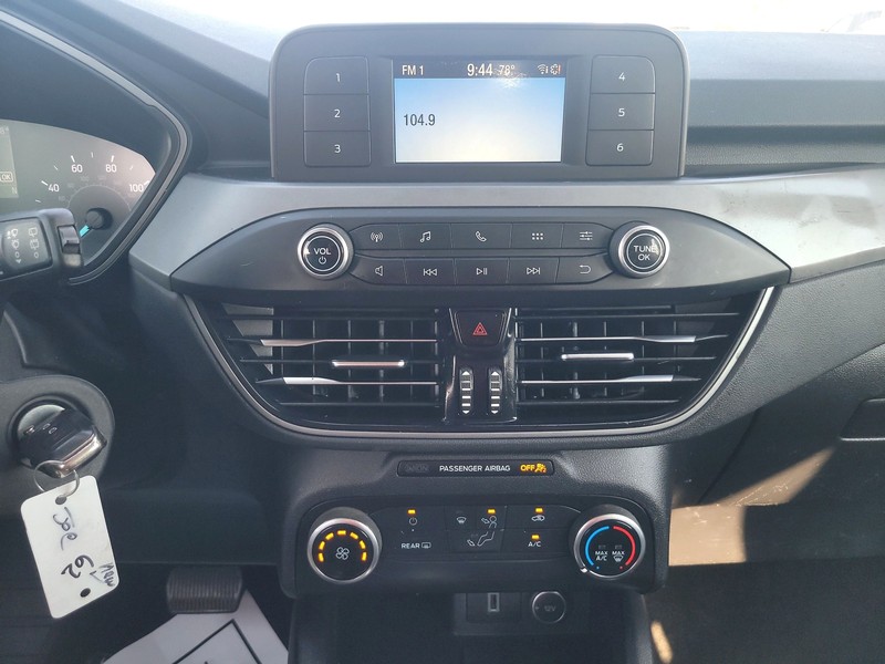 Ford Escape Vehicle Full-screen Gallery Image 12
