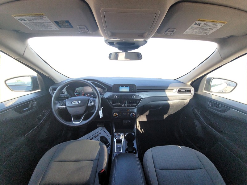Ford Escape Vehicle Full-screen Gallery Image 15