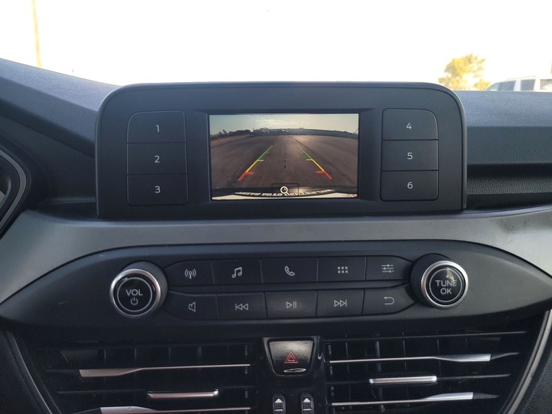 Ford Escape Vehicle Full-screen Gallery Image 17
