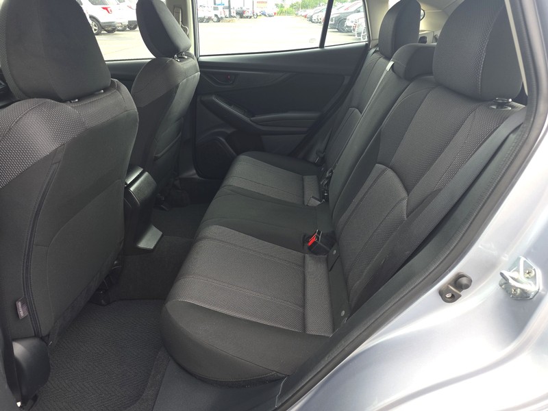 Subaru Impreza Vehicle Full-screen Gallery Image 10