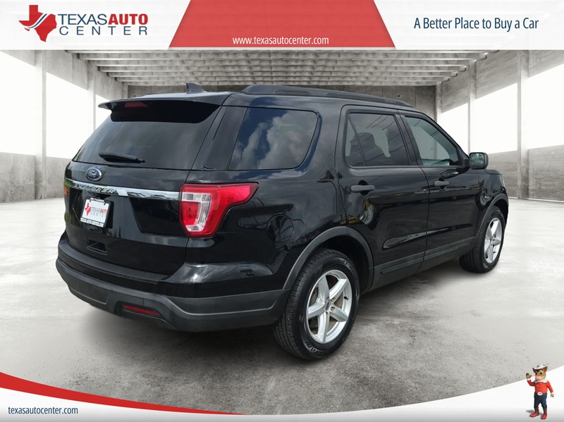 Ford Explorer Vehicle Full-screen Gallery Image 06