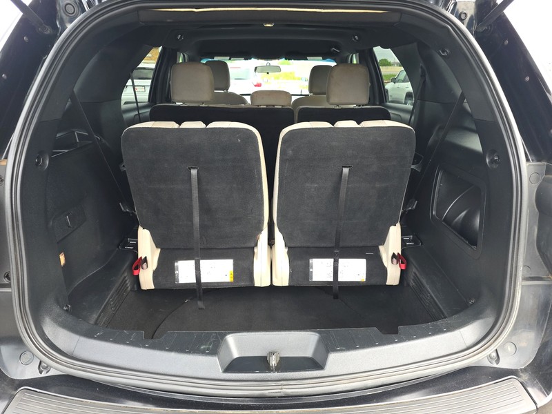 Ford Explorer Vehicle Full-screen Gallery Image 09