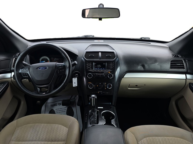Ford Explorer Vehicle Full-screen Gallery Image 14