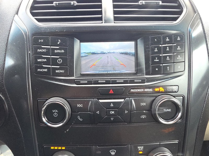 Ford Explorer Vehicle Full-screen Gallery Image 15