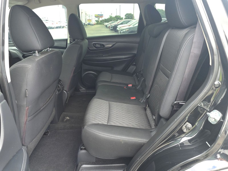 Nissan Rogue Vehicle Full-screen Gallery Image 10
