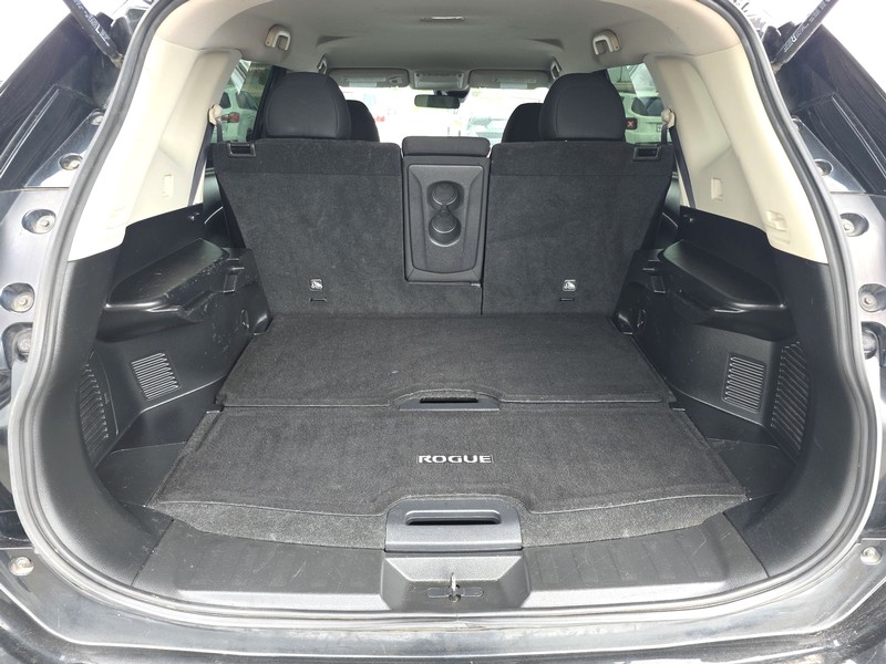Nissan Rogue Vehicle Full-screen Gallery Image 11