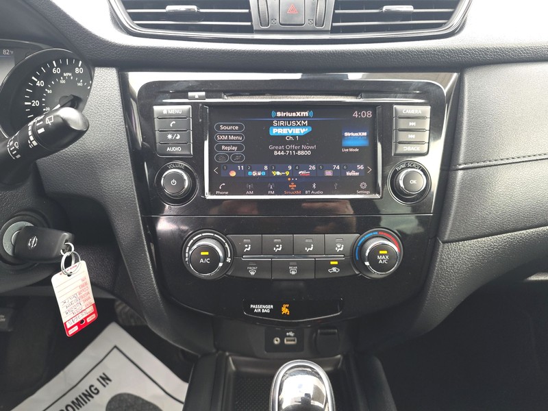 Nissan Rogue Vehicle Full-screen Gallery Image 12