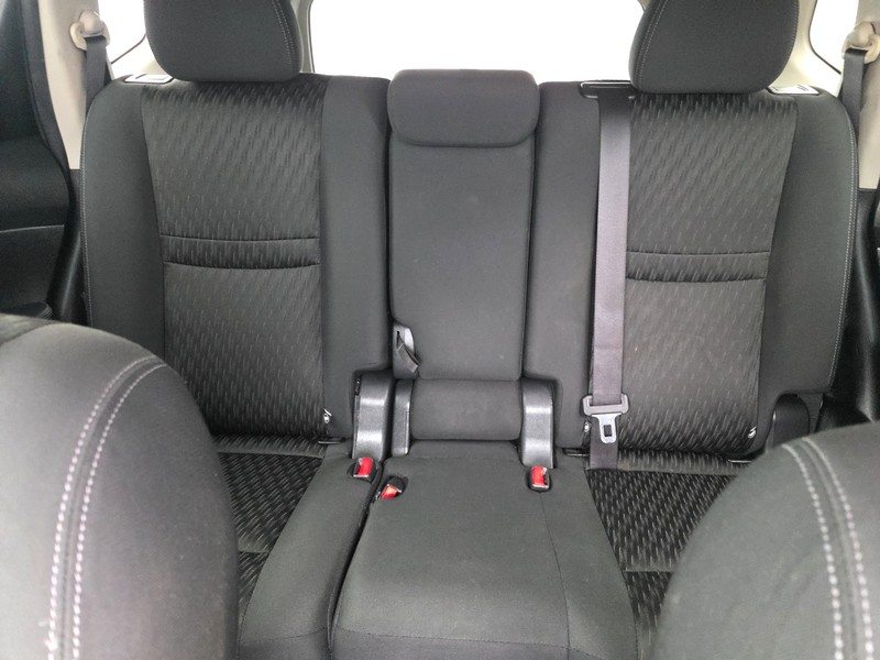 Nissan Rogue Vehicle Full-screen Gallery Image 13