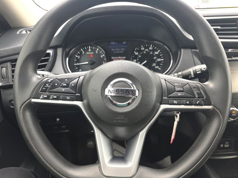 Nissan Rogue Vehicle Full-screen Gallery Image 14