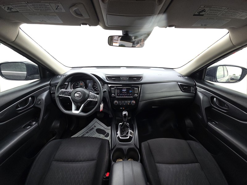 Nissan Rogue Vehicle Full-screen Gallery Image 15