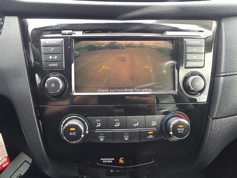 Nissan Rogue Vehicle Full-screen Gallery Image 17