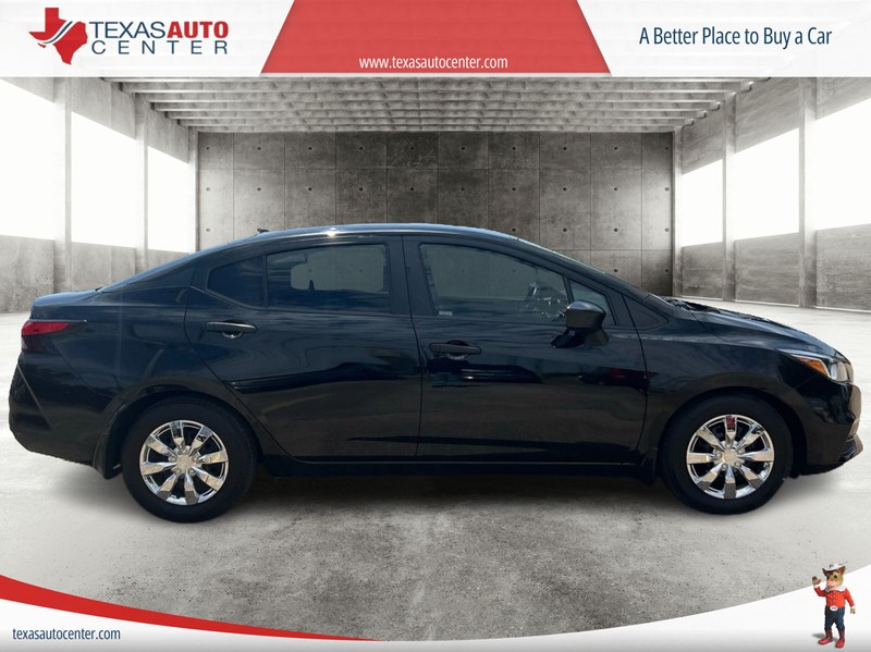 Nissan Versa Sedan Vehicle Full-screen Gallery Image 04