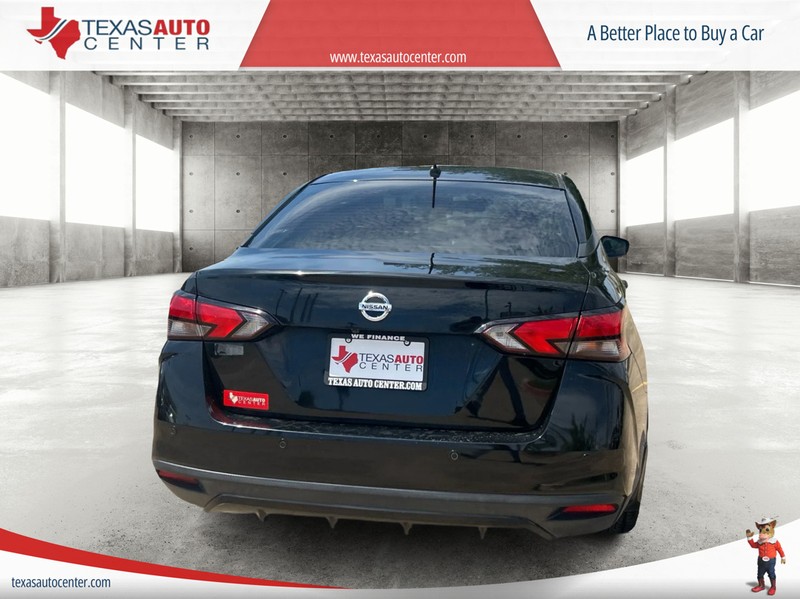 Nissan Versa Sedan Vehicle Full-screen Gallery Image 06