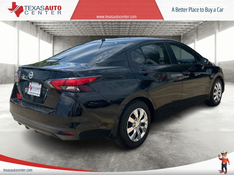Nissan Versa Sedan Vehicle Full-screen Gallery Image 07