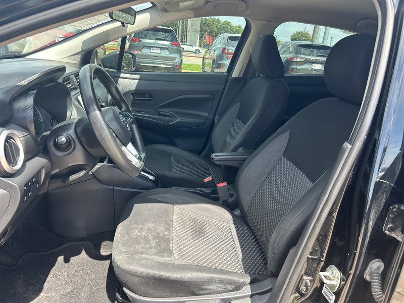 Nissan Versa Sedan Vehicle Full-screen Gallery Image 09