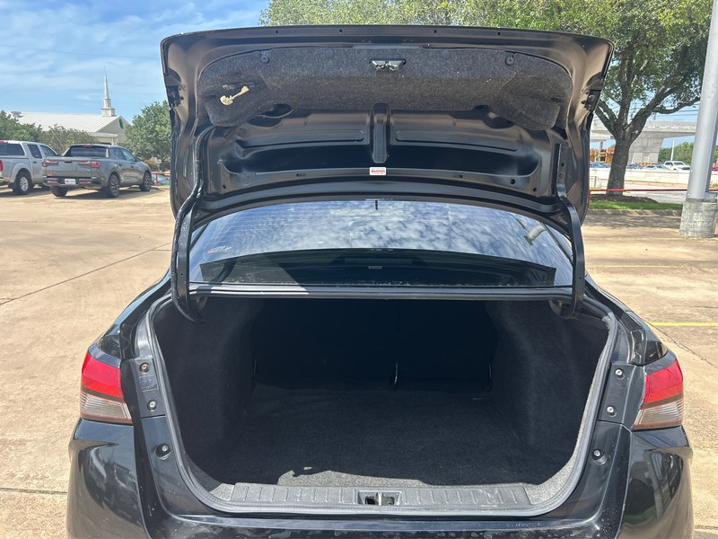 Nissan Versa Sedan Vehicle Full-screen Gallery Image 11