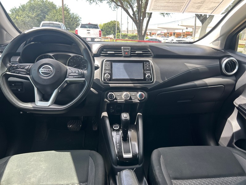 Nissan Versa Sedan Vehicle Full-screen Gallery Image 12