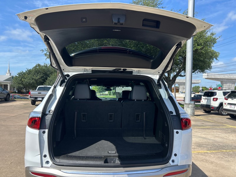 Buick Enclave Vehicle Full-screen Gallery Image 11