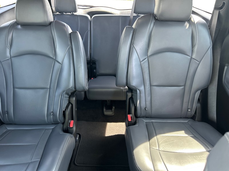 Buick Enclave Vehicle Full-screen Gallery Image 13