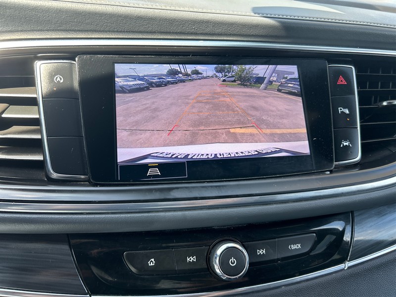 Buick Enclave Vehicle Full-screen Gallery Image 17