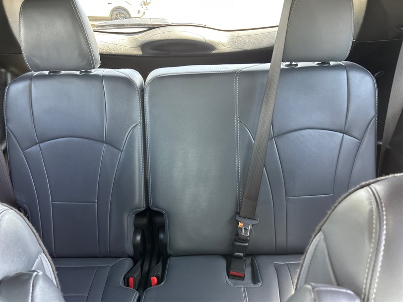 Buick Enclave Vehicle Full-screen Gallery Image 18
