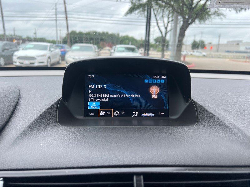 Buick Encore Vehicle Full-screen Gallery Image 11