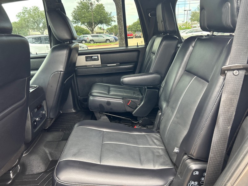 Ford Expedition Vehicle Full-screen Gallery Image 9