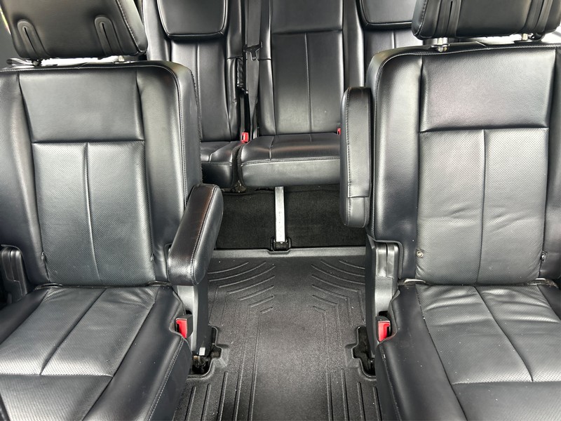 Ford Expedition Vehicle Full-screen Gallery Image 12