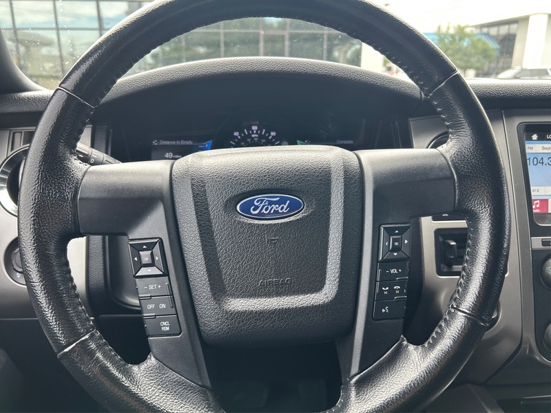 Ford Expedition Vehicle Full-screen Gallery Image 13