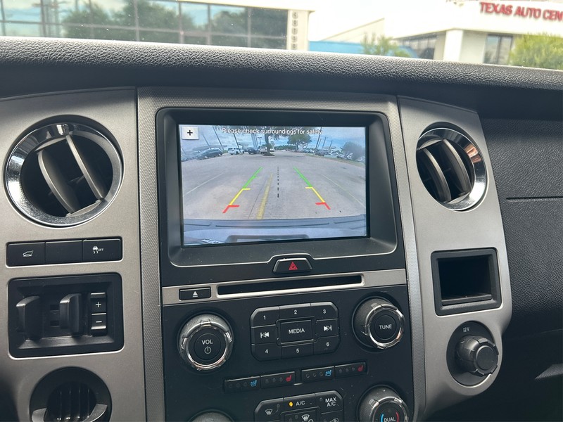 Ford Expedition Vehicle Full-screen Gallery Image 16