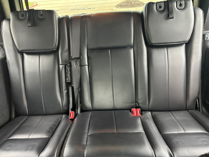 Ford Expedition Vehicle Full-screen Gallery Image 17