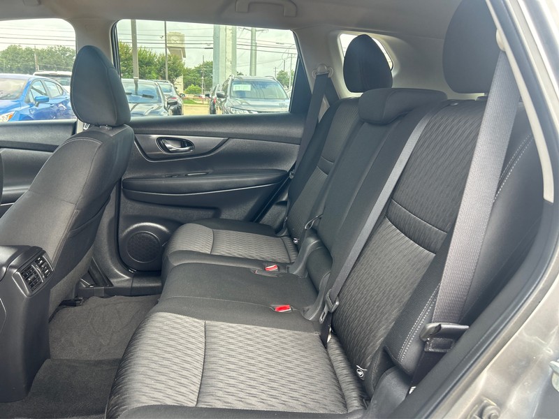 Nissan Rogue Vehicle Full-screen Gallery Image 10