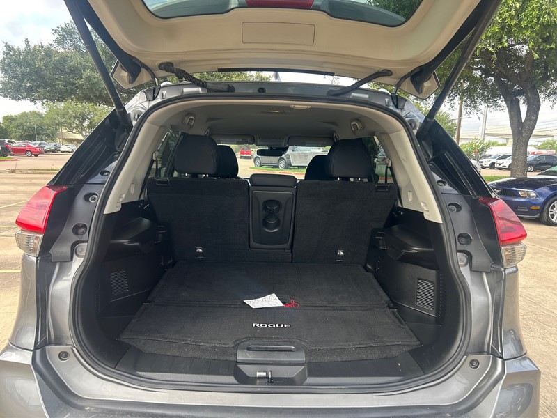 Nissan Rogue Vehicle Full-screen Gallery Image 11