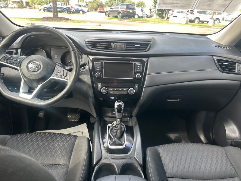 Nissan Rogue Vehicle Full-screen Gallery Image 12