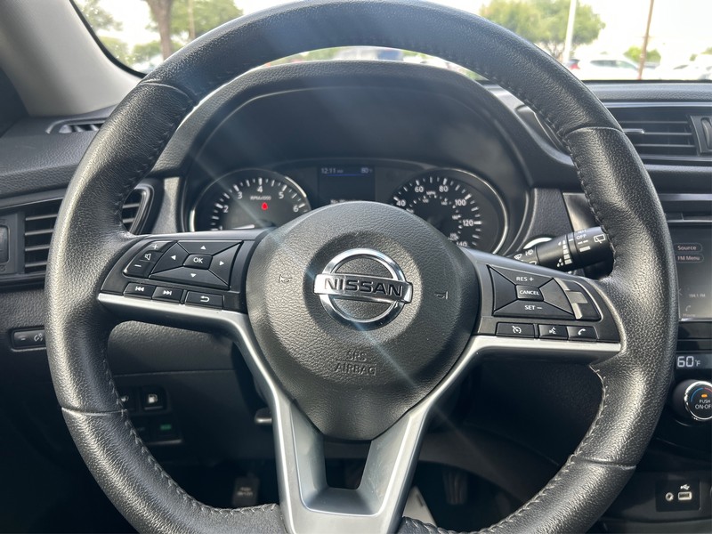 Nissan Rogue Vehicle Full-screen Gallery Image 14