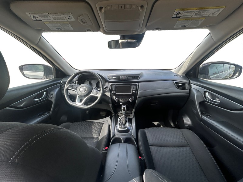 Nissan Rogue Vehicle Full-screen Gallery Image 15