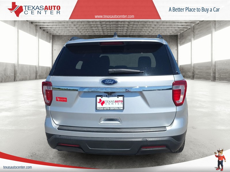 Ford Explorer Vehicle Full-screen Gallery Image 06