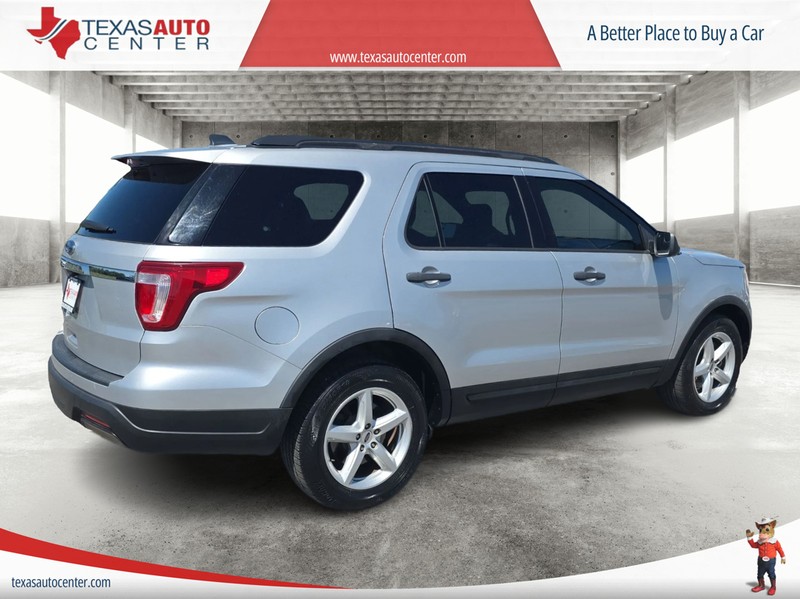 Ford Explorer Vehicle Full-screen Gallery Image 07