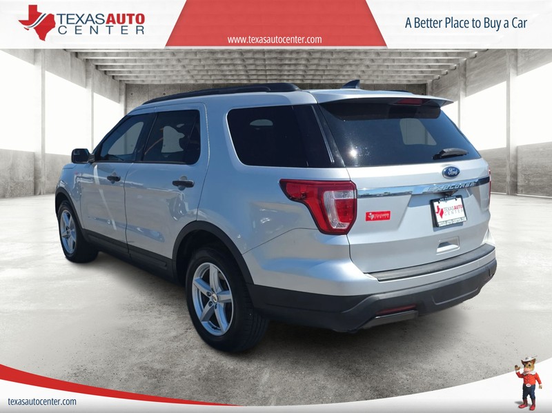 Ford Explorer Vehicle Full-screen Gallery Image 08